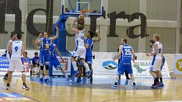 River Andorra se lleva un primer asalto con canastón de Blanch en el último segundo