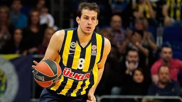 Nemanja Bjelica seguirá de baja un mes más como mínimo