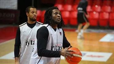 El Betis corta repentinamente a Taylor Brown