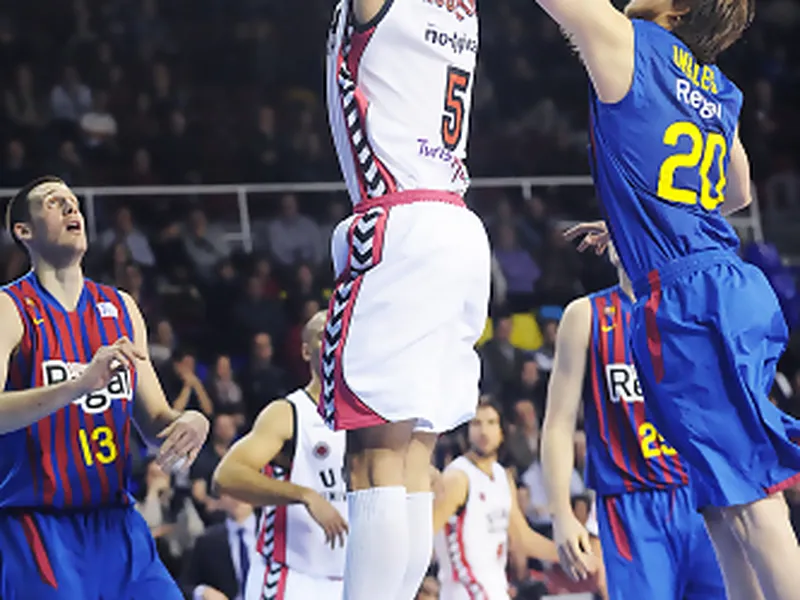 Paul Davis y James Augustine se marchan al Khimki; Aleksander Yanev se incorpora al Assignia Manresa