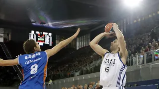 El Real Madrid gana a un Menorca Básquet que nunca dejó de competir