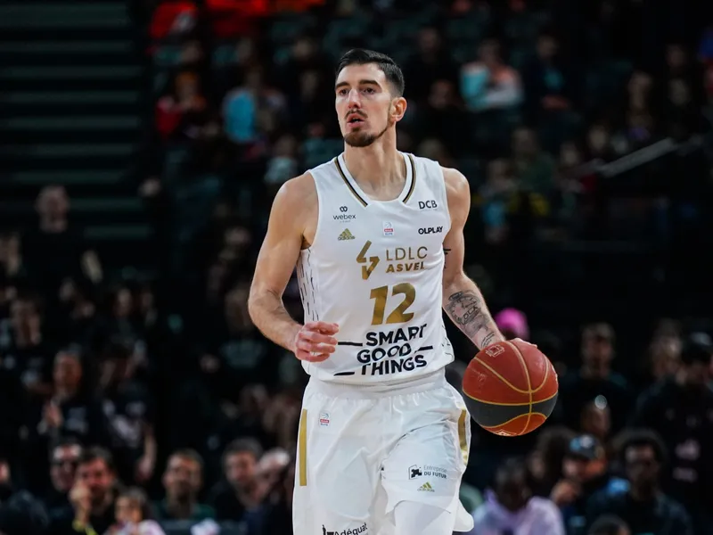 Nando De Colo sigue haciendo historia en la Euroliga