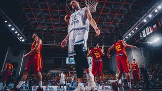 Europeo U20M (1/2): El infierno griego deja a España sin final (77-56)