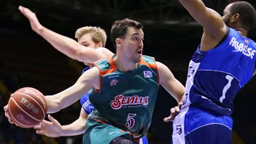 Alfonso Sánchez seguirá en el Sevilla dos años más. Cate, cedido un año más