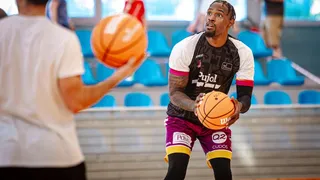 Lleida sigue sin cerrar plantilla pese a la llegada de Derek Cooke