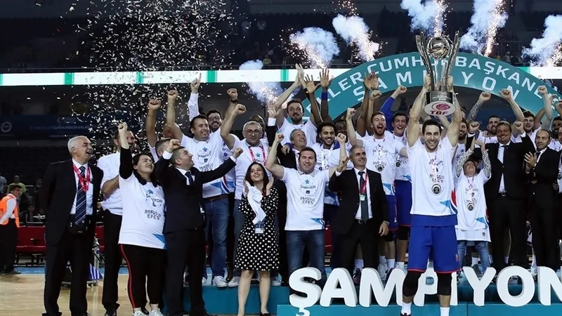 El Anadolu Efes no quiere dejar su puesto en Euroliga