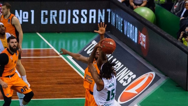 Valencia Basket consigue el mejor registro del top 16 ante Limoges (91-84)