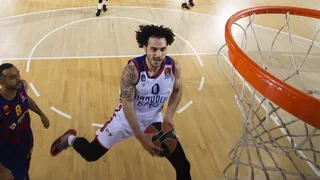 Un imperial Larkin salva a Efes de la remontada blaugrana (82-86)