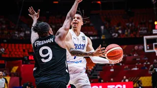 Finlandia se confunde con su himno en el debut del preolímpico de baloncesto