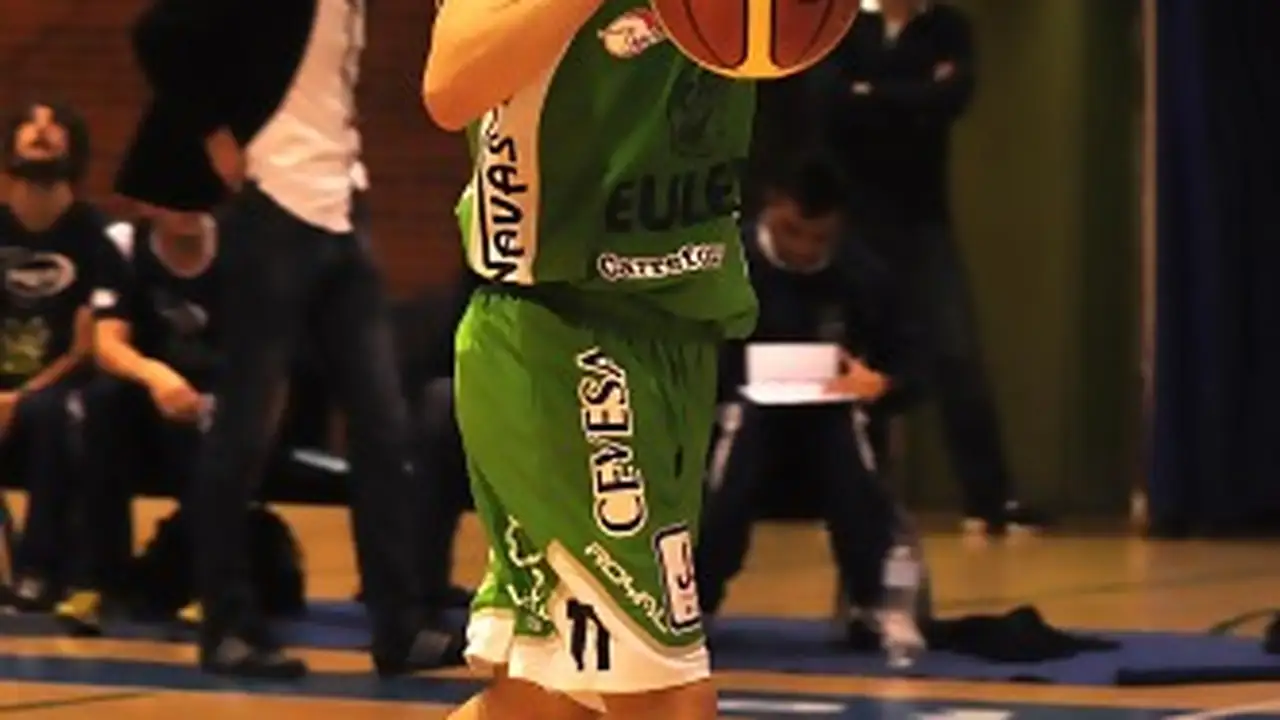 Básquet Coruña se refuerza con Óscar Herrero y Mario Cabanas