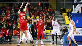 Un palmeo frustra el homenaje del CAI a Abós, Gran Canaria y Sevilla se imponen sufriendo