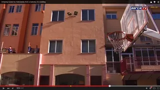 Tomas Satoransky, canasta … ¡desde el balcón! VIDEO