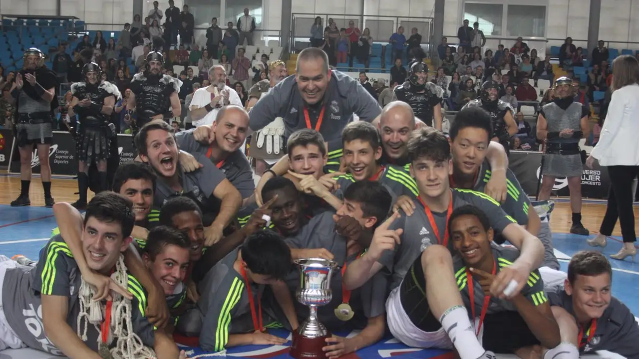 Real Madrid y Femení Sant Adriá revalidan su título en el Cto de España Infantil