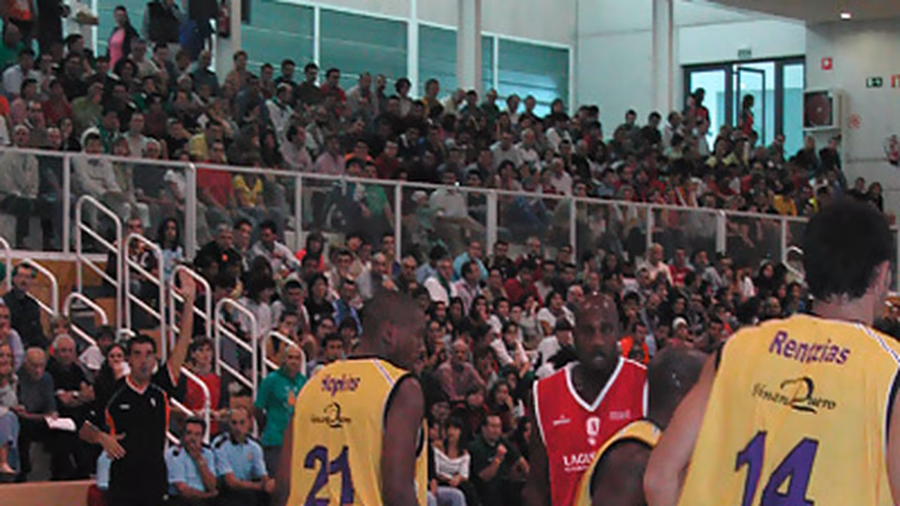 Lagun  Aro Bilbao Basket cae ante el Forum Valladolid en Galdakao (83-91)
