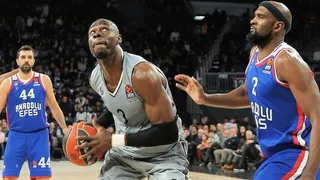 Tonye Jekiri añade músculo a la zona del Baskonia