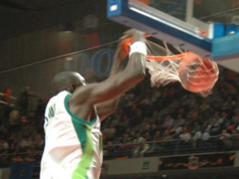 El Unicaja jugará la final tras jugar un duelo de duras defensas