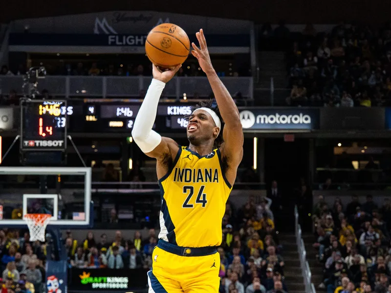 Uno de los mejores tripleros de la NBA anda suelto: Mavs, Sixers y Bucks lo quieren