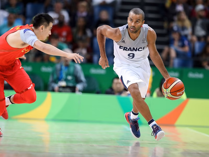Francia se rehace de su mal inicio y gana con solvencia a China (88-60)