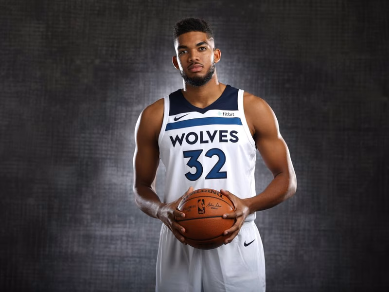 Towns guía a los Wolves; LeBron suma y Marc roza la victoria en otra exhibición