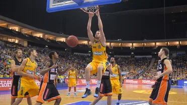 Berlín, 3 victorias seguidas por más de 20 puntos; Bamberg y John Bryant ya funcionan