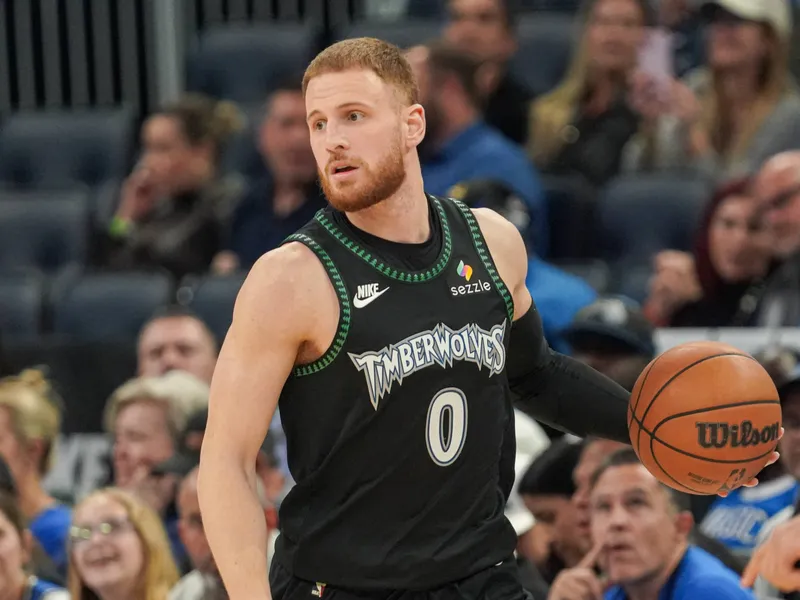 Minnesota supera a Denver y toma ventaja, Rudy Gobert aplasta a Nikola Jokic