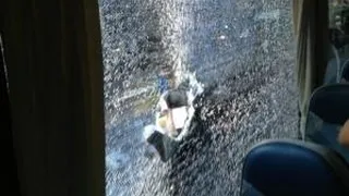 Se superan todos los límites en Grecia: el autobús de Panathinaikos atacado a pedradas y Perperoglu y Smith acaban heridos