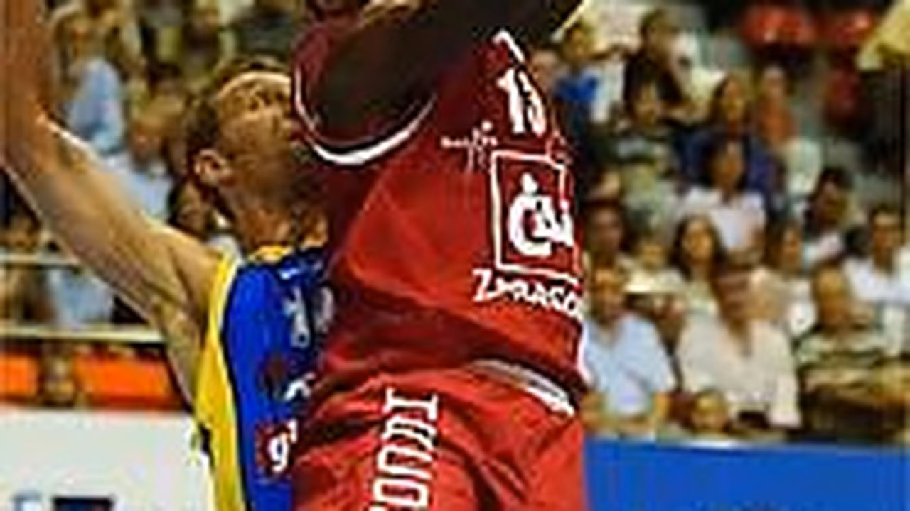 John Brown sale al paso de los rumores que le alejan del CAI