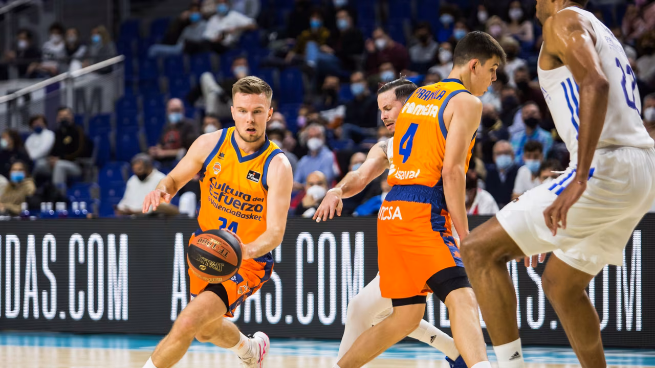 Martin Hermannsson, el vikingo taronja que vuelve a dirigir el juego de Valencia Basket