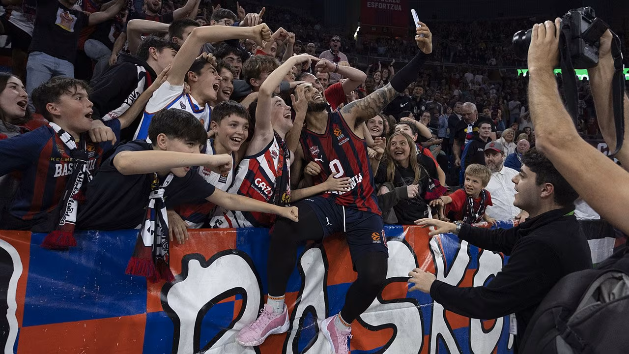 Euroliga viral: 5 años de espera, el festejo de Howard y luces en el Buesa Arena