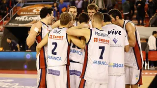 Angelo Caloiaro domina a un ICL Manresa sin intensidad