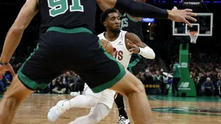 Noche NBA: Bucks imbatibles y el dúo LeVert & Mitchell asaltan el Garden