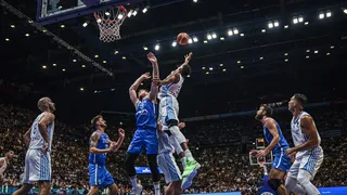 Grecia se lleva la batalla ante Italia en la zona con oficio (85-81)