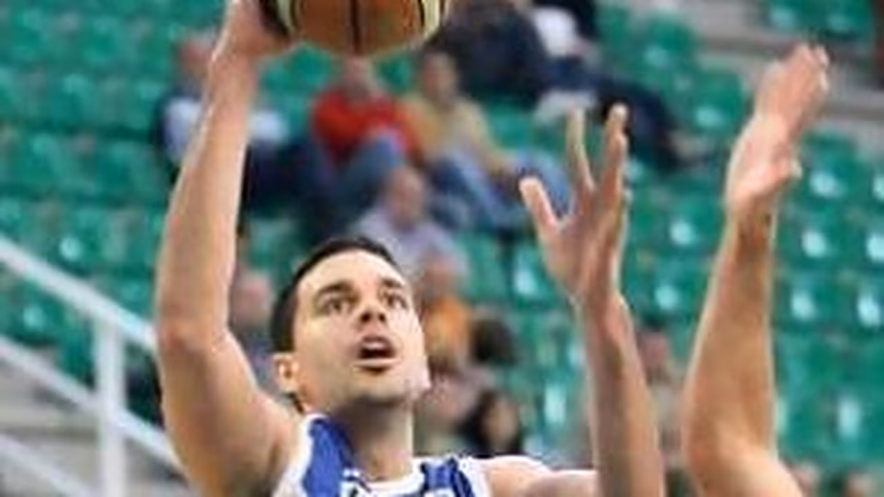 Toni Hernández renueva en Coruña