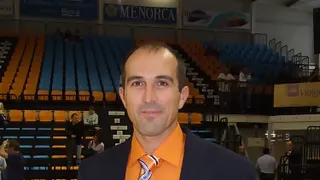 Tisi Reynés da el salto a los banquillos