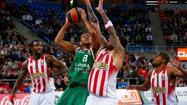 Bourousis vuelve a dominar en una titánica baskonista frente al Olympiacos (96-89)