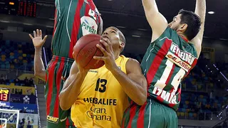 Eulis Báez, dos años más de amarillo