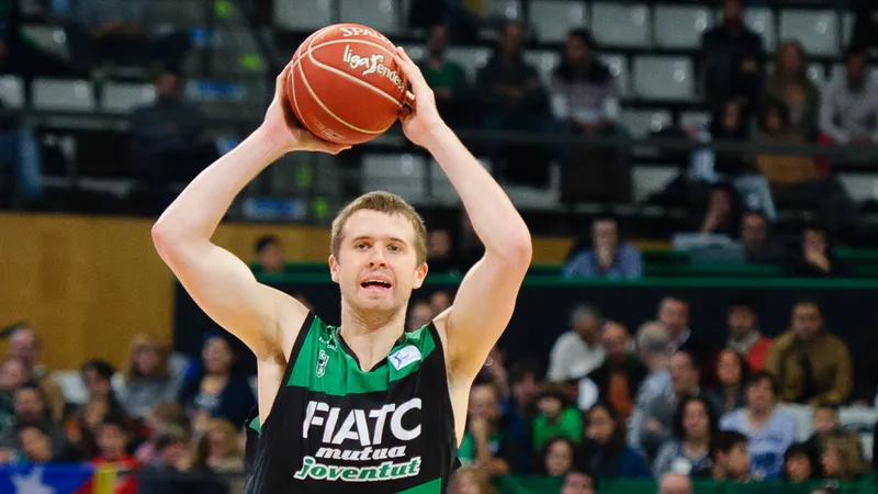 Valencia Basket cierra su pintura con Justin Hamilton y John Shurna