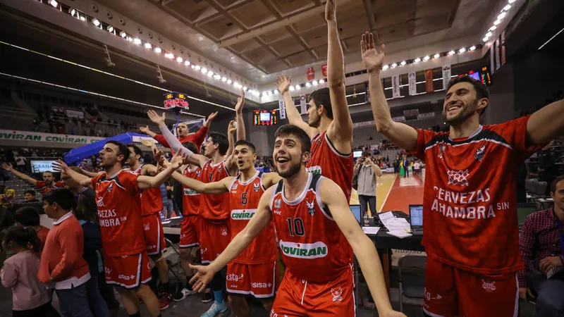 Coviran Granada, más cerca del ascenso tras el pinchazo de La Roda