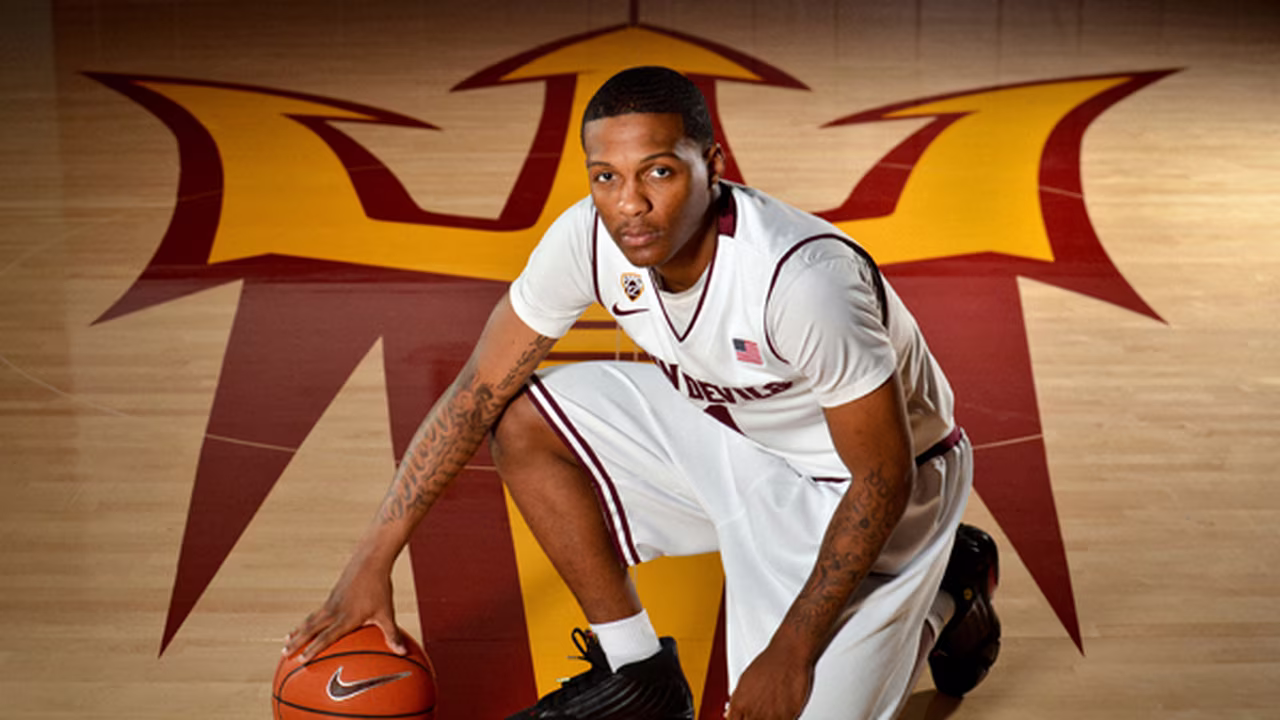 Espectacular el mate de Jahii Carson (1,78m) ante sus nuevos compañeros (VIDEO)