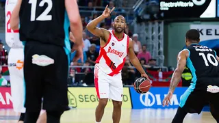 El Baskonia de Prigioni se divierte en su estreno ante su afición (94-76)