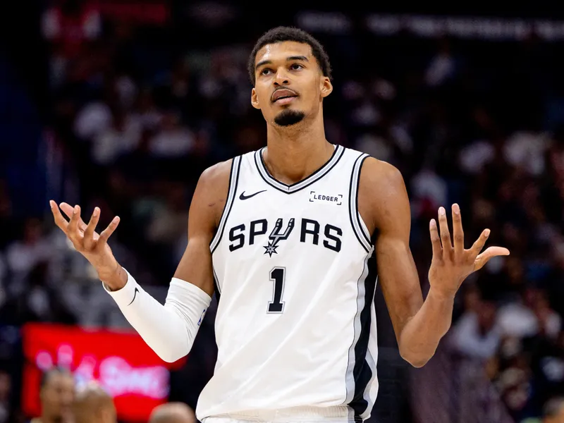 Un número que no se veía desde Kareem Abdul-Jabbar: Wembanyama reescribe la historia en los playoffs