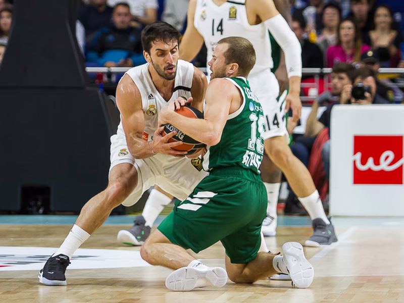 Un imperial Facundo Campazzo dirige el rodillo blanco rumbo a Atenas (78-63)