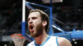 Sergio Rodríguez lleva en volandas a un Madrid que golpea primero tirando de épica (76-72)