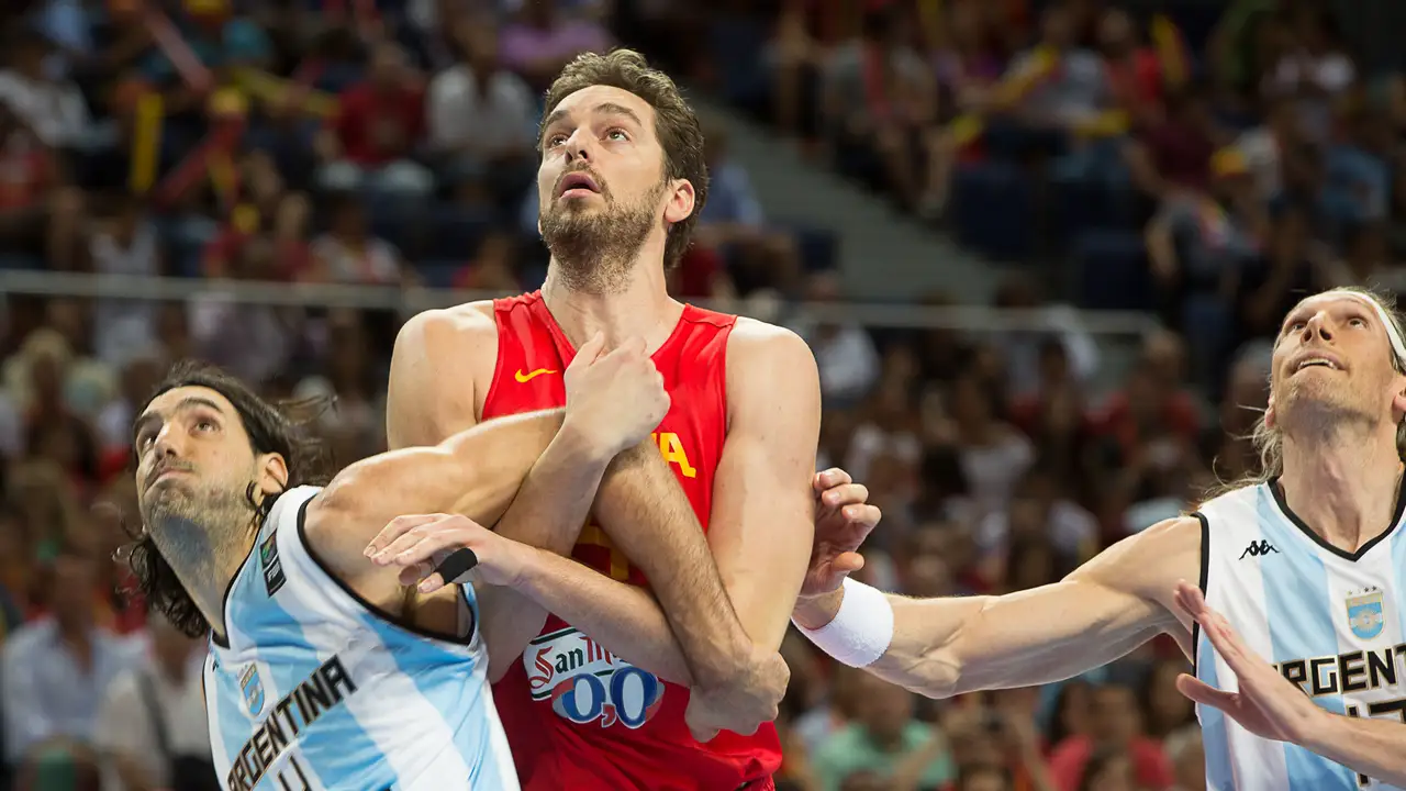España saca pecho y abusa de Argentina hasta su tortura total (86-53)