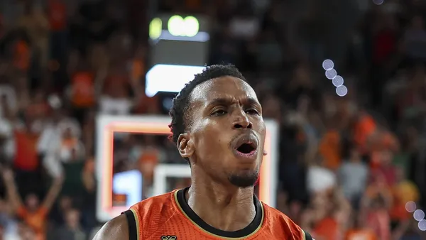 Valencia Basket gana 93-104 en París con 25 puntos de TJ Shorts ante su exequipo