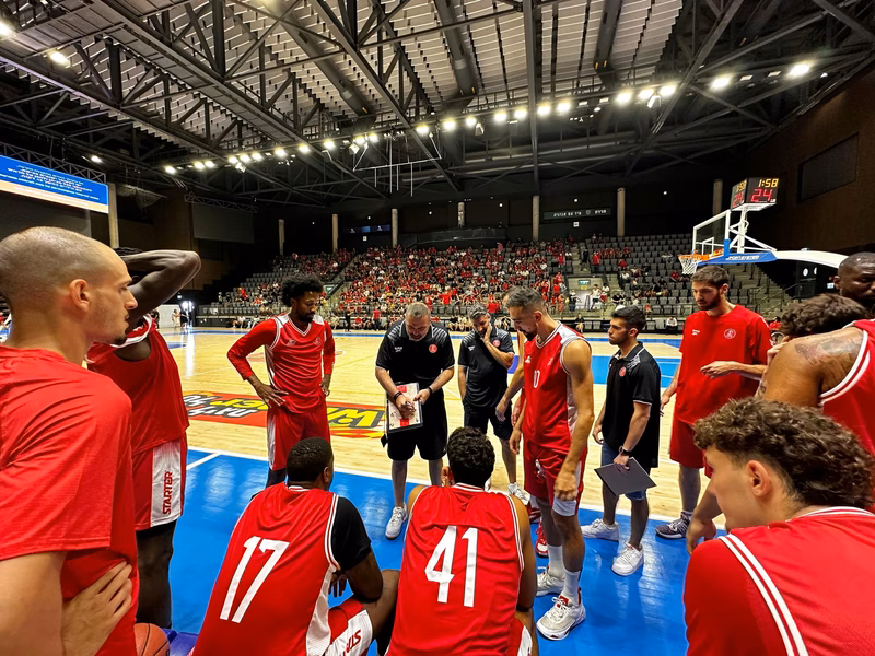 Reconstrucción en el baloncesto de Israel y surge el ‘contrato de guerra’