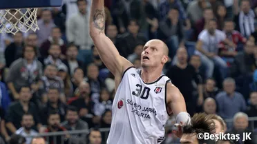 Lampe dominante ante Efes; Fenerbahce cae de nuevo; Usak, la sorpresa de la temporada