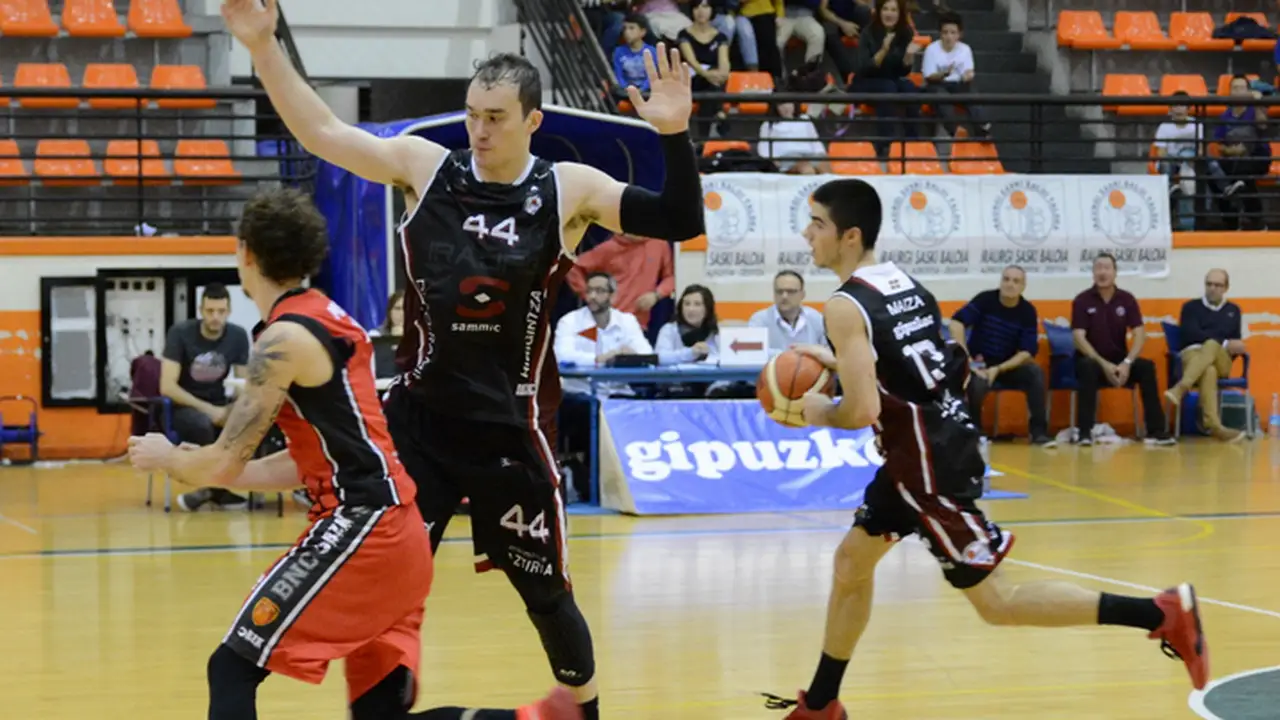 Michael Karena da el salto a LEB Oro de la mano de Força Lleida