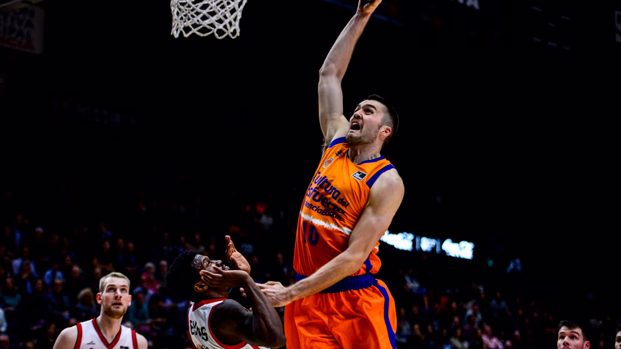 Valencia vuelve a crecer ante Casademont Zaragoza (92-74)