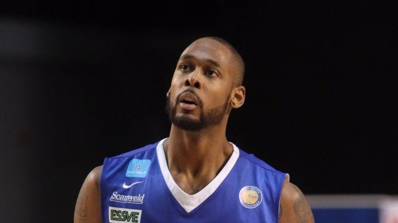 Mickell Gladness, músculo y experiencia para la pintura bilbaína